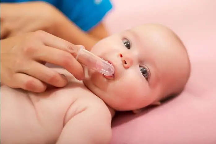 Cómo cuidar la higiene bucal del bebé